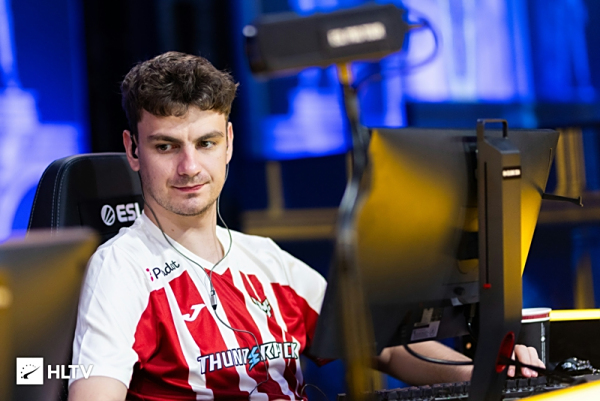 主教练Ewok离开 Rex Regum Qeon