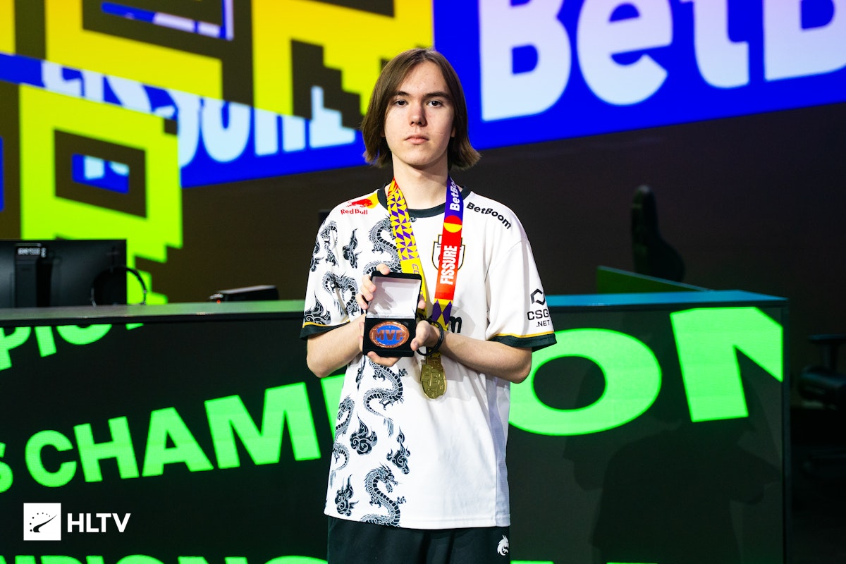 前UP中单小草包发文讨薪：UP欠我20W，发了律师函还一直拉扯我